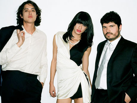 Jessica 6 with bassist Andrew Raposo and keyboardist Morgan Wiley and Nomi Ruiz center